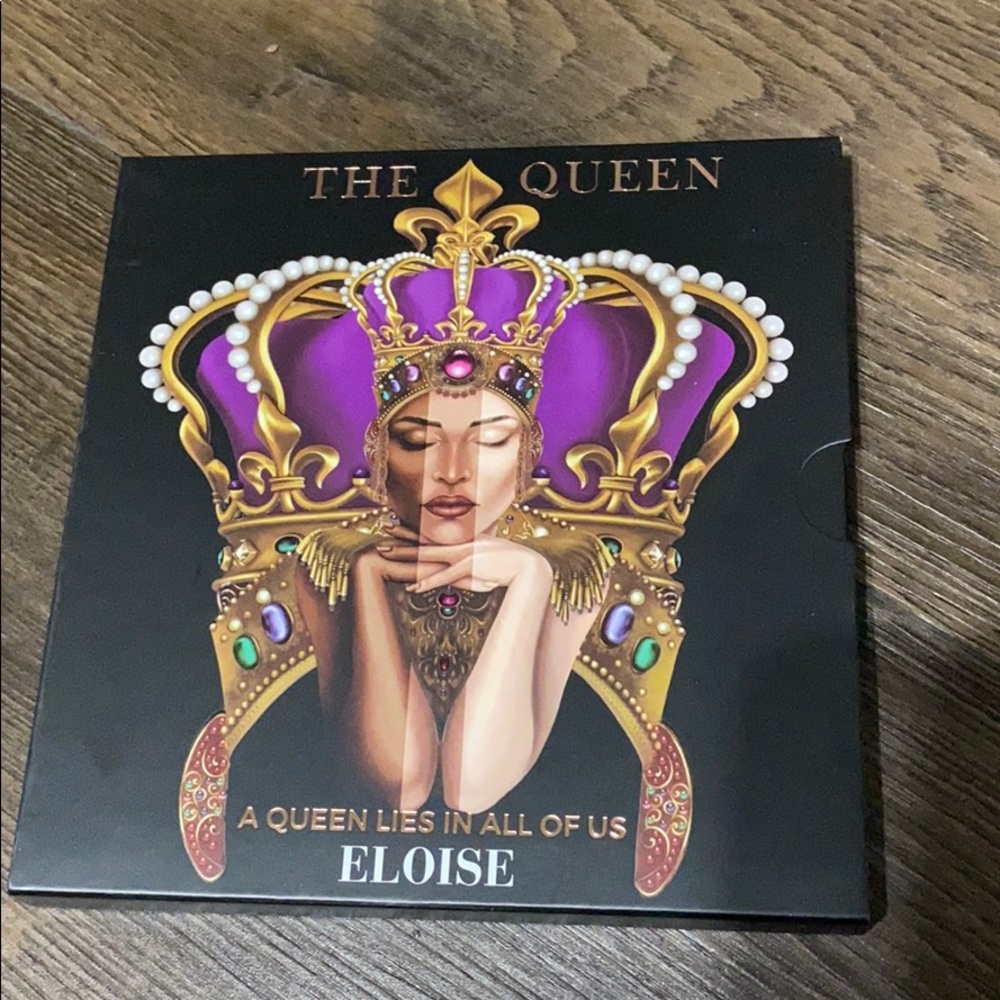 Eloise The Queen eyeshadow palette
